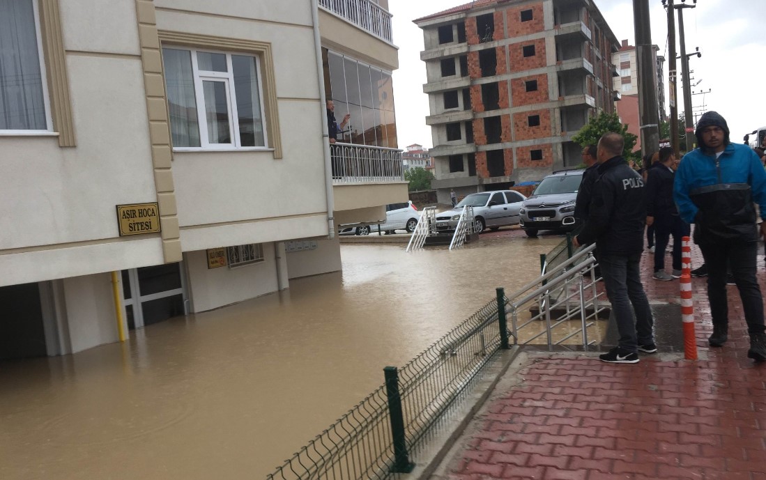 Konya’da sağanak, su baskınlarına neden oldu