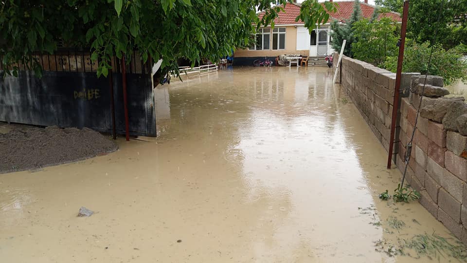 Konya’da sağanak, su baskınlarına neden oldu