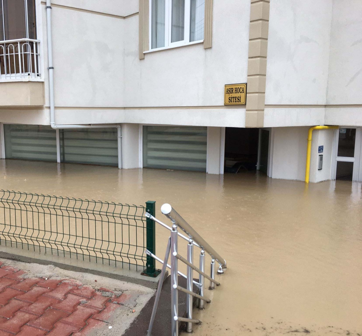 Konya’da sağanak, su baskınlarına neden oldu