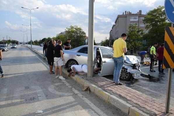 KONYA’DA 3 ARACIN KARIŞTIĞI KAZADAN ACI HABER