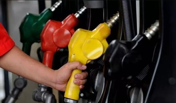 Benzin ve Motorinde indirim:2 Eylül Cuma itibariyle motorin 2 lira, benzin 1 lira 25 kuruş ucuzlayacak