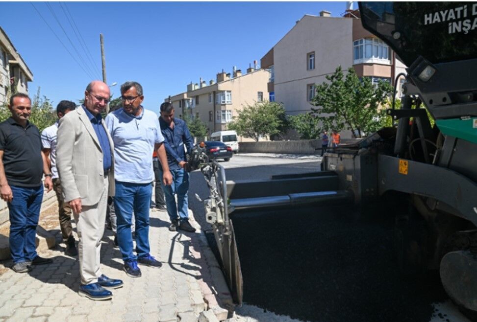 SELÇUKLU’DA ASFALT ÇALIŞMALARI ARALIKSIZ SÜRÜYOR