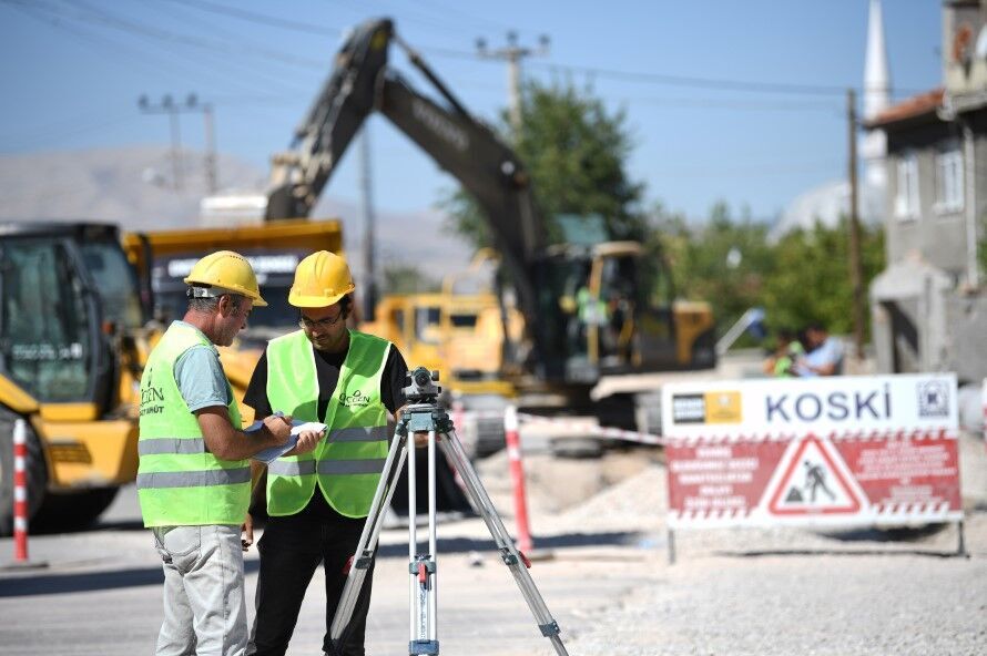 Konya Büyükşehir’in Merkez ve İlçelerde Altyapı Seferberliği Sürüyor