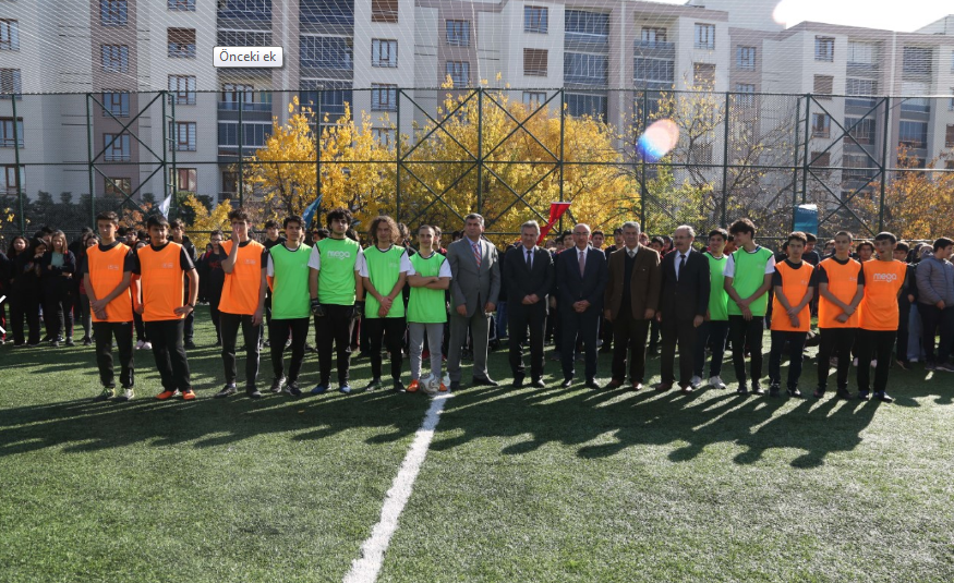 Meram gençliği Yeni 6 Halı Sahaya Daha Kavuştu 