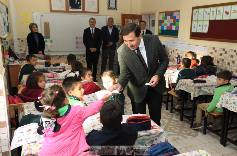 Karatay Belediye Başkanı Hasan Kılca, okul ziyaretlerini sürdürüyor
