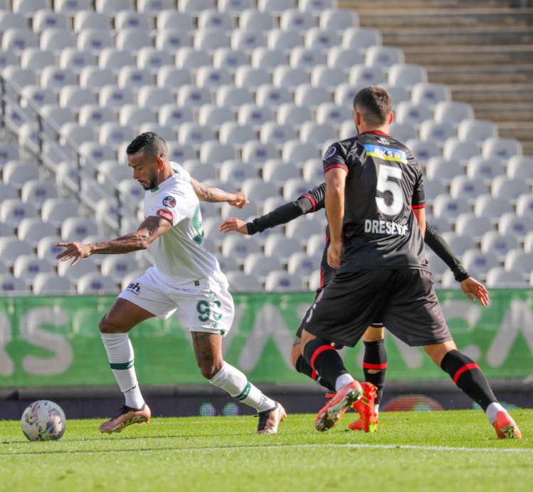 Konyaspor Deplasmanda Fatih Karagümrük ile 3-3 berabere kaldı