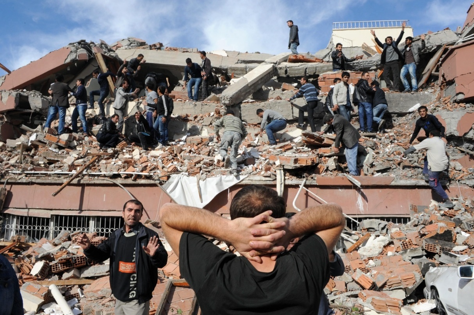 Ülkemizin Deprem Gerçeği ve Süslü Mezarlar!