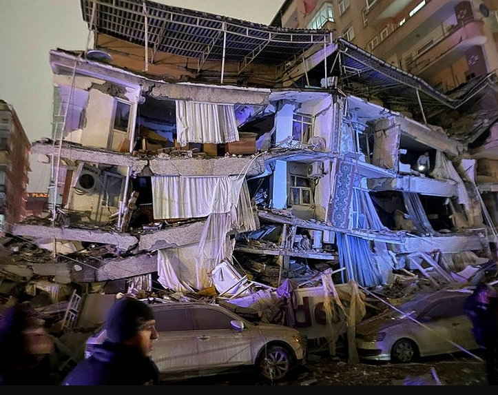 Devlet tüm imkanları seferber etti. Deprem çok sayıda ilden hissedildi! Uyarılar peş peşe yapılıyor