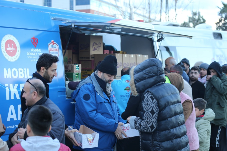 Diyanet binlerce personeliyle deprem bölgesinde