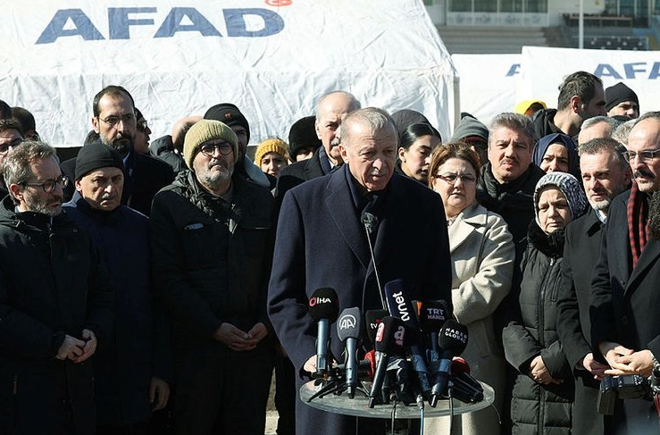 Cumhurbaşkanı Erdoğan Kahramanmaraş'ta depremzedelerle görüştü! 