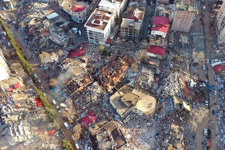 Deprem Bölgesinde ölü ve yaralı sayısı artıyor! Cumhurbaşkanı yardımcısı Fuat Oktay yeni açıklamalar yaptı.