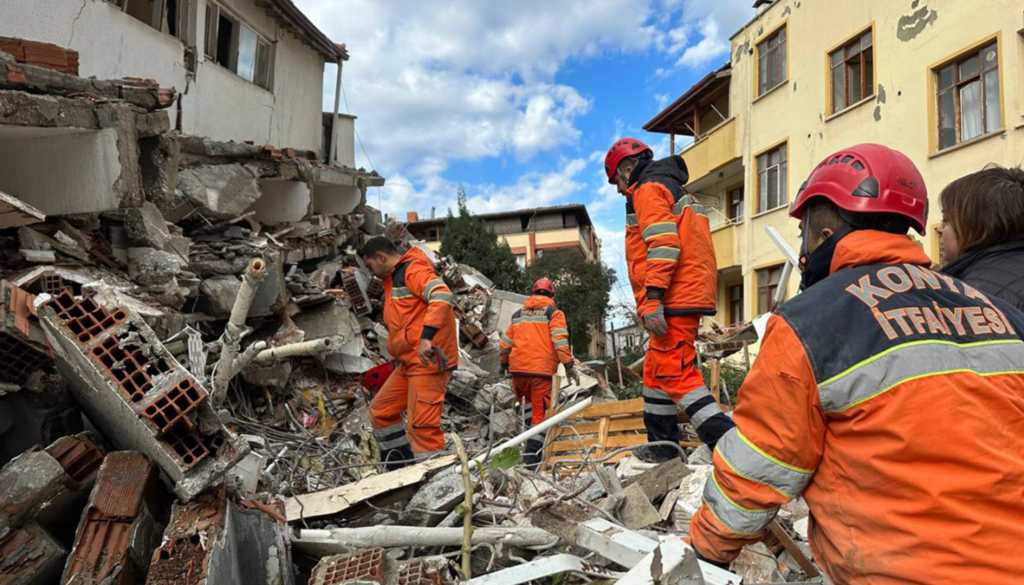 Konya’nın Kalbi Deprem Bölgesinde Atıyor