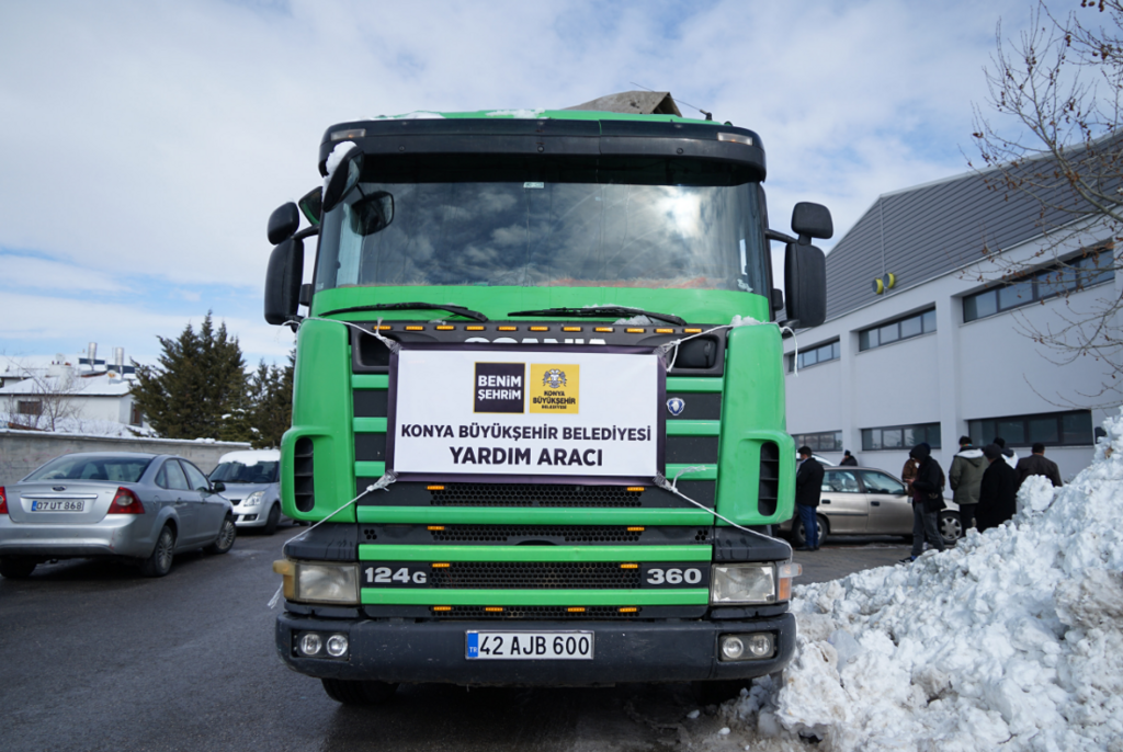 Konya Büyükşehir Belediyesi ve İlçe Belediyeleri Hatay’a 305 TIR Yardım Gönderdi