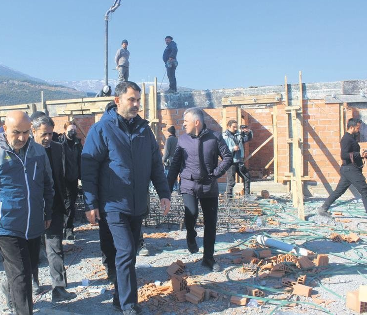 Bakan Kurum, ilk etapta yapılacak 250 bin konutla ilgili bilgi verdi. 