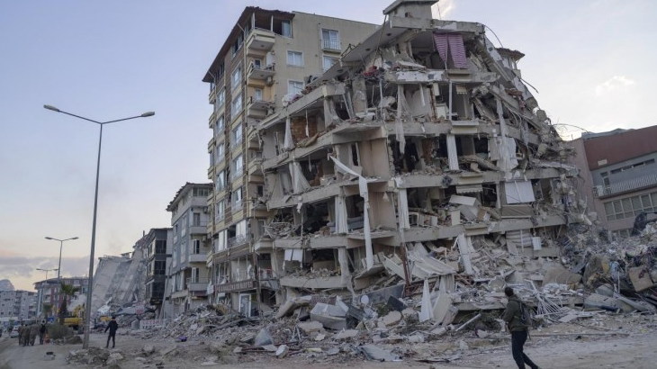 Depremlerde kaç bina yıkıldı?
