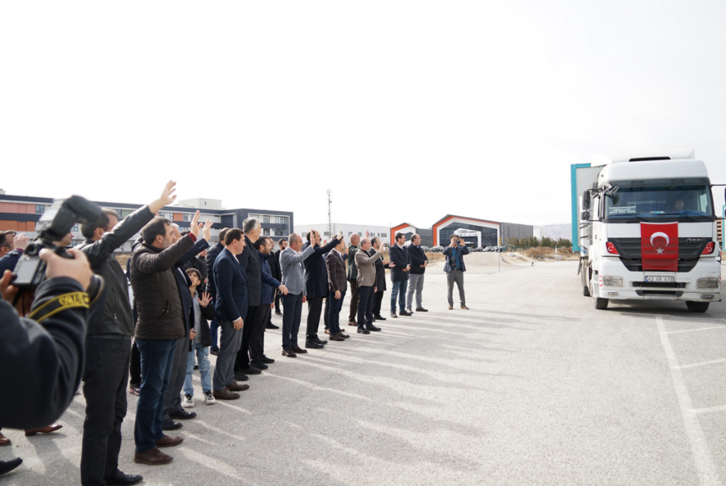 Hatay’daki Konya Kenteyner Kenti İçin 10 TIR Daha Dualarla Yola Çıktı