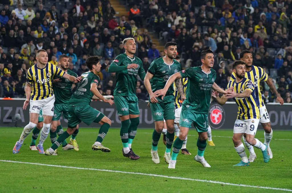  Konyaspor Fenerbahçe’ye 4-0 mağlup oldu