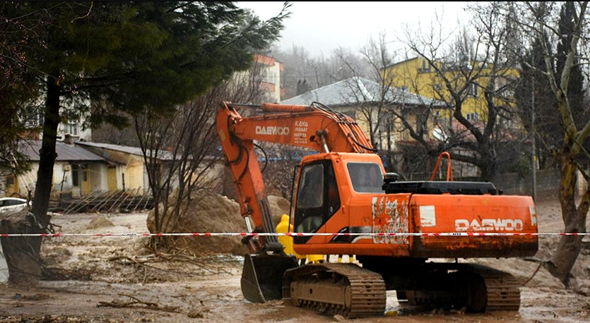 Adıyaman'da bir konteyner suya kapıldı: 4 kişi hayatını kaybetti