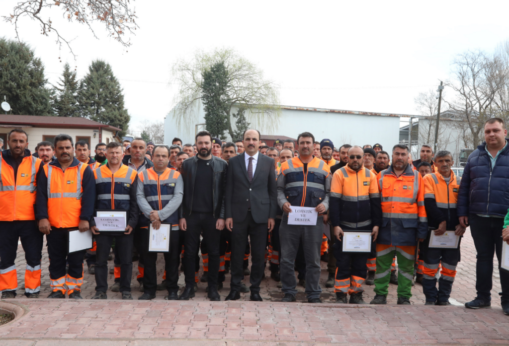 Başkan Altay Hatay’da Görev Yapan Personele Teşekkür Belgesi Takdim Etti