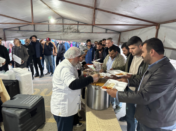 Konya Çadırında Hataylı Depremzedeler İlk İftar Bereketini Yaşadı