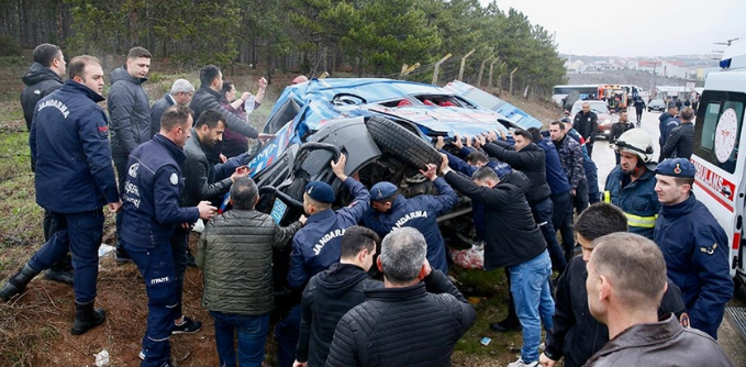 Eskişehir'de meydana gelen  trafik kazasında 12'si asker 14 kişi yaralandı