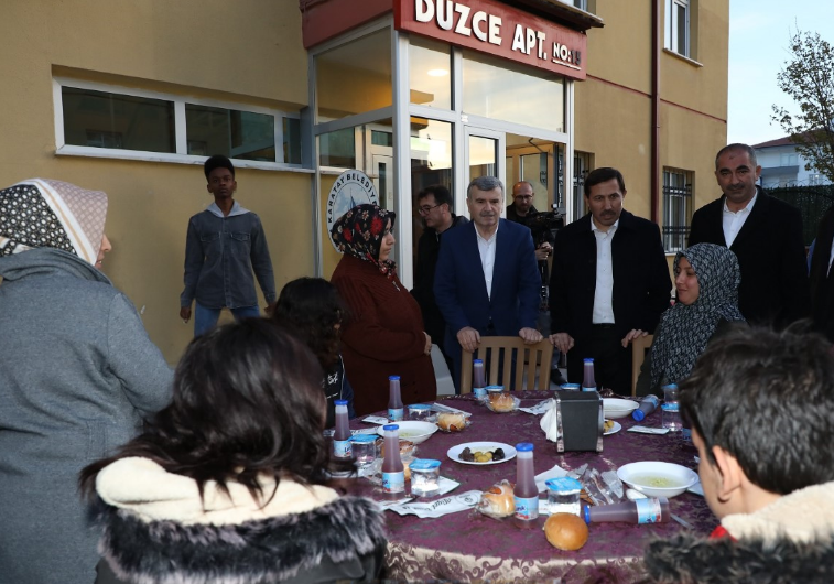 Başkan Hasan Kılca Ve Ak Parti Konya Milletvekili Tahir Akyürek İftarını Şefkat Evleri’nde Açtı