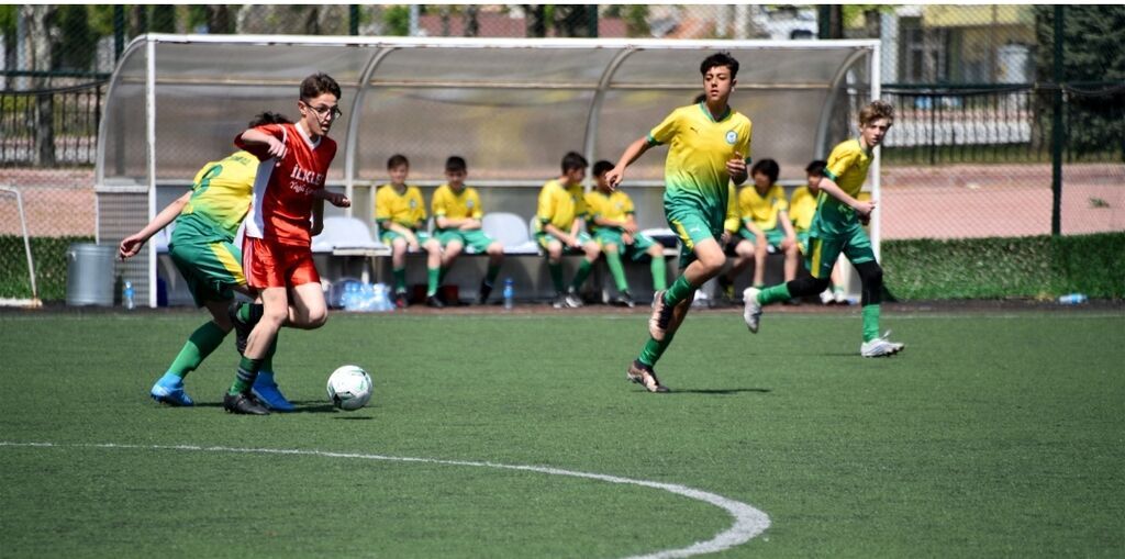 Karatay’da “Ortaokullar Arası Dostluk ve Kardeşlik Futbol Turnuvası” başladı