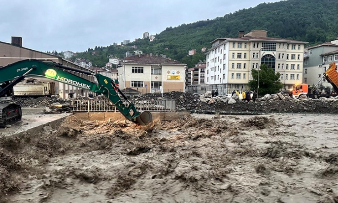 Karadeniz'de sel felaketi: Okullar tatil edildi