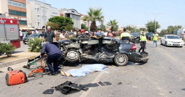 Antalya'da korkunç kaza: 2 ölü, 3 yaralı
