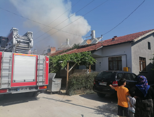 Konya'da ev yandı! Ev sahibi bir dakika bile düşünmedi