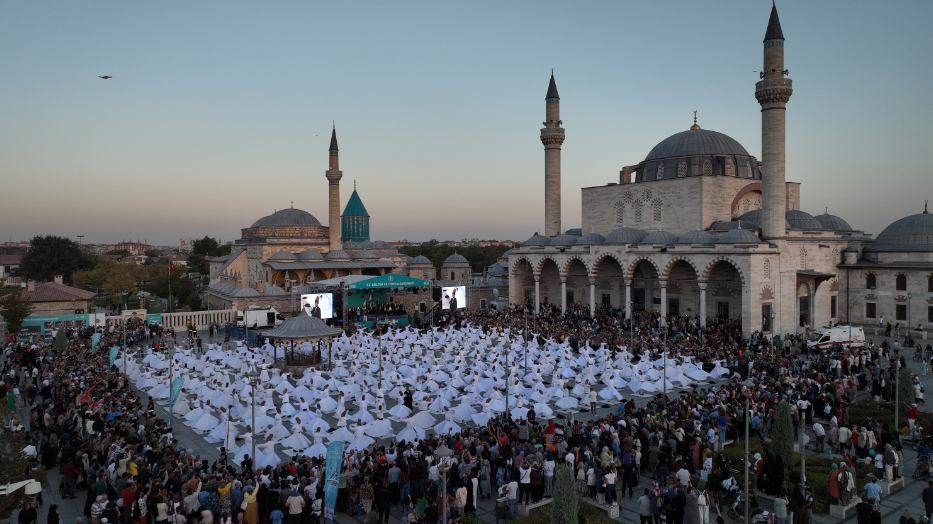 Mevlana’nın Huzurunda 250 Semazen Aynı Anda Sema İcra Etti