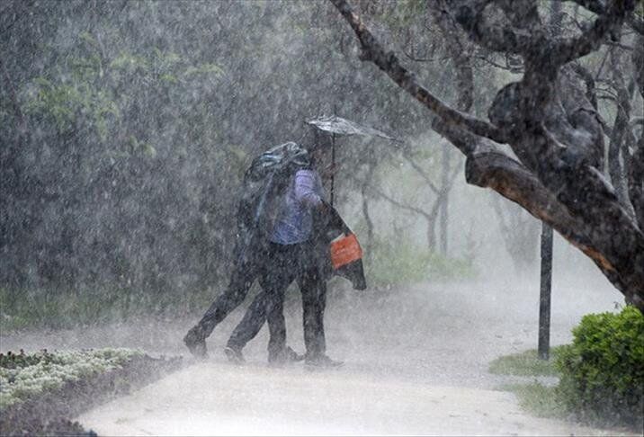 Meteoroloji'den 11 il için kritik uyarı! Fırtına ve sağanak geliyor: Okullar tatil edildi