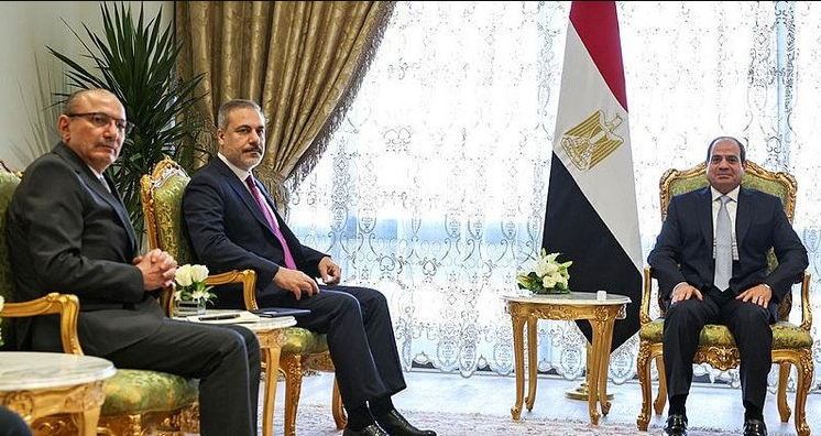 Bakan Fidan Mısır Cumhurbaşkanı Sisi ile bir araya geldi