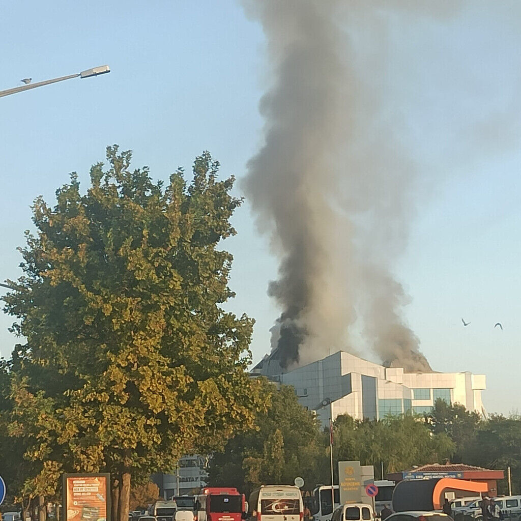 Konya Karatay belediye binasında yangın 