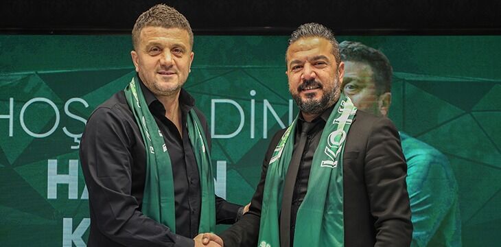 Konyaspor Hakan Keleş'e resmi imza töreni düzenledi