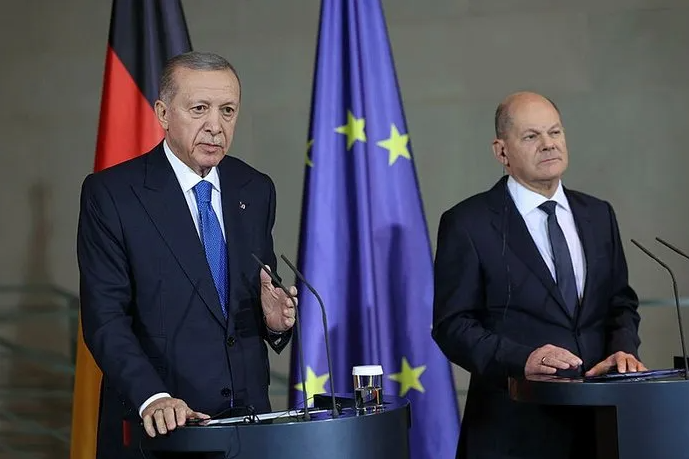 Cumhurbaşkanı Erdoğan'dan Almanya dönüşü önemli mesajlar