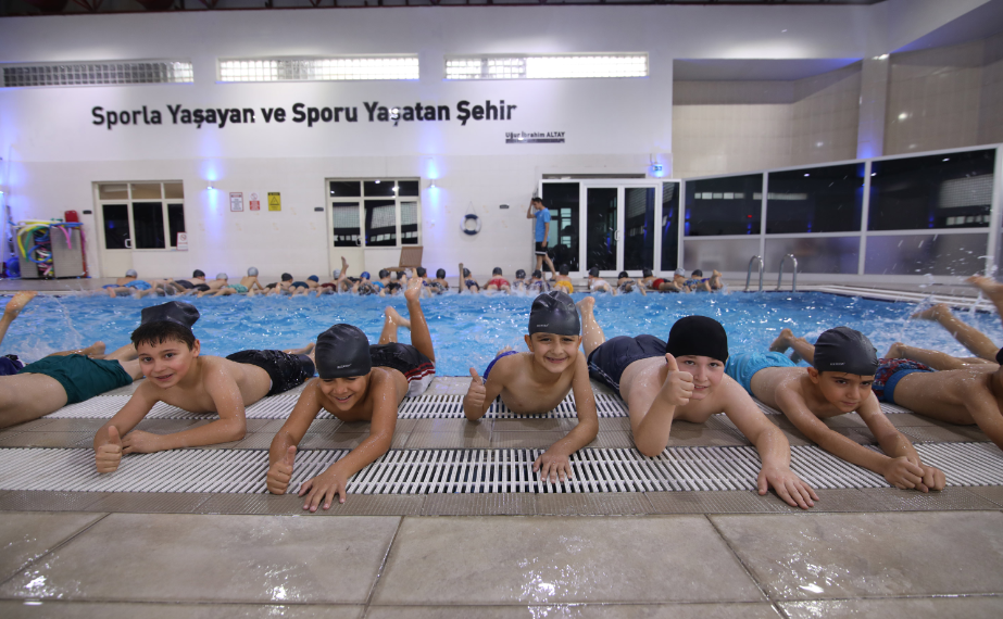 Başkan Altay: “Yüzme Bilmeyen Kalmasın Projemizle Çocuklarımız Yüzme Becerilerini Geliştiriyor”