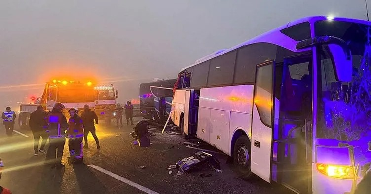 Sakarya'da korkunç kaza! 10 kişi hayatını kaybetti 8'i ağır  59 kişi ise yaralandı