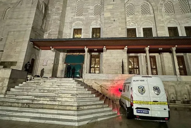 İstanbul Fatih Camisi'nde imamı ve hafızı bıçaklayan şüpheli gözaltına alındı