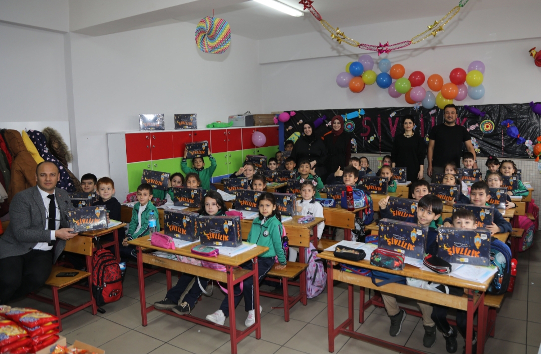 Konya Büyükşehir Çocukları Şivlilik Hediyeleriyle Sevindiriyor