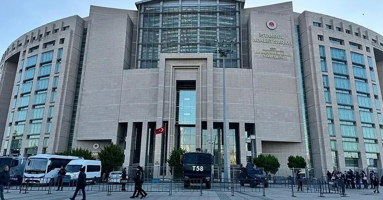 İstanbul Adalet Sarayı önündeki terör saldırısı olayında 48 şüpheli mahkemeye sevk edildi
