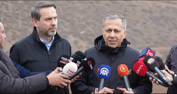 Bakan Yerlikaya: Maden bölgesinde heyelan riski! Arama kurtarma faaliyetleri durduruldu!