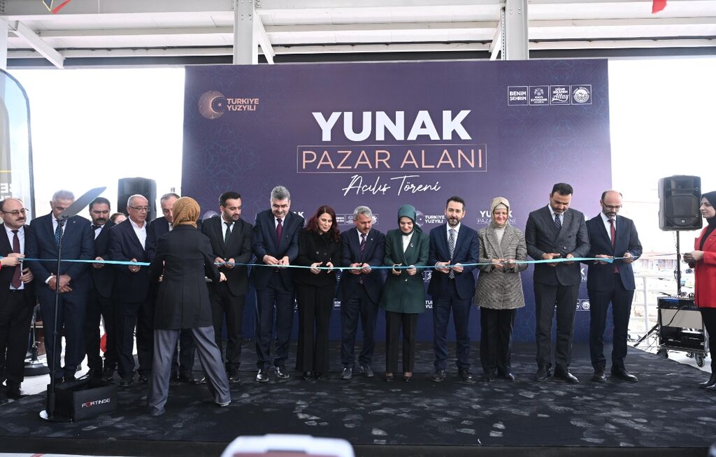 Bakan Göktaş Konya Büyükşehir’in Yunak’a Kazandırdığı Kapalı Pazar Yerinin Açılışını Yaptı