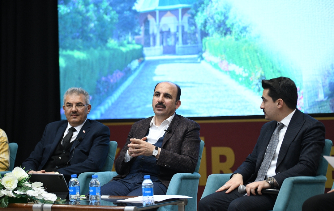 Başkan Altay Akşehir’de Esnafla ve Gençlerle Buluştu