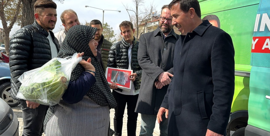 Hasan Kılca Büyükkumköprü ve Fetih Caddelerinde Hemşehrileriyle Bir Araya Geldi