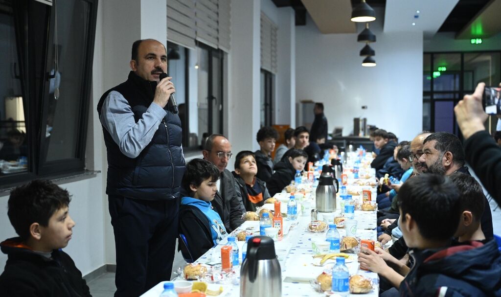 Başkan Altay ve Başkan Kavuş Sahurda Hafızlık Öğrencileriyle Buluştu