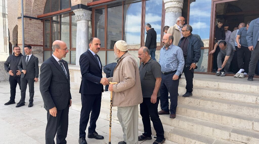 Başkan Altay Alaaddin Camii’nde Vatandaşlarla Buluştu