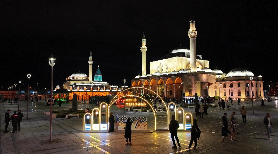Konya Büyükşehir’in Işıklı TAG'ları Şehrin Ramazan Coşkusuna Katkı Yapıyor