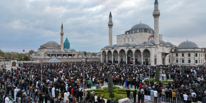 Konya Mevlana Meydanı'nda Ramazan Bayramı coşkusu! Peki, Bayram ne demektir? 