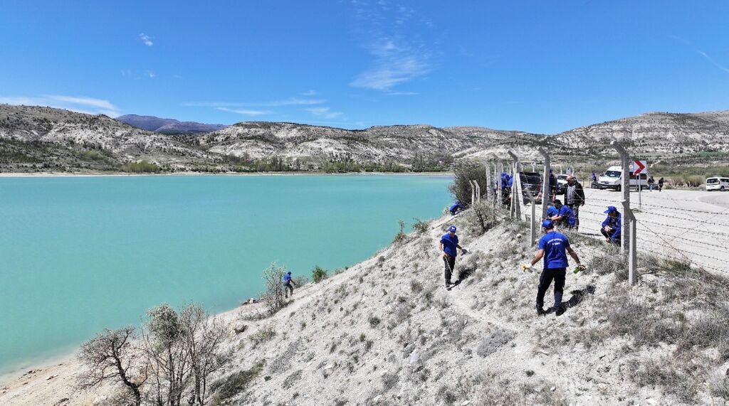 Koski Altınapa Barajı Çevresinde Temizlik Çalışması Yaptı